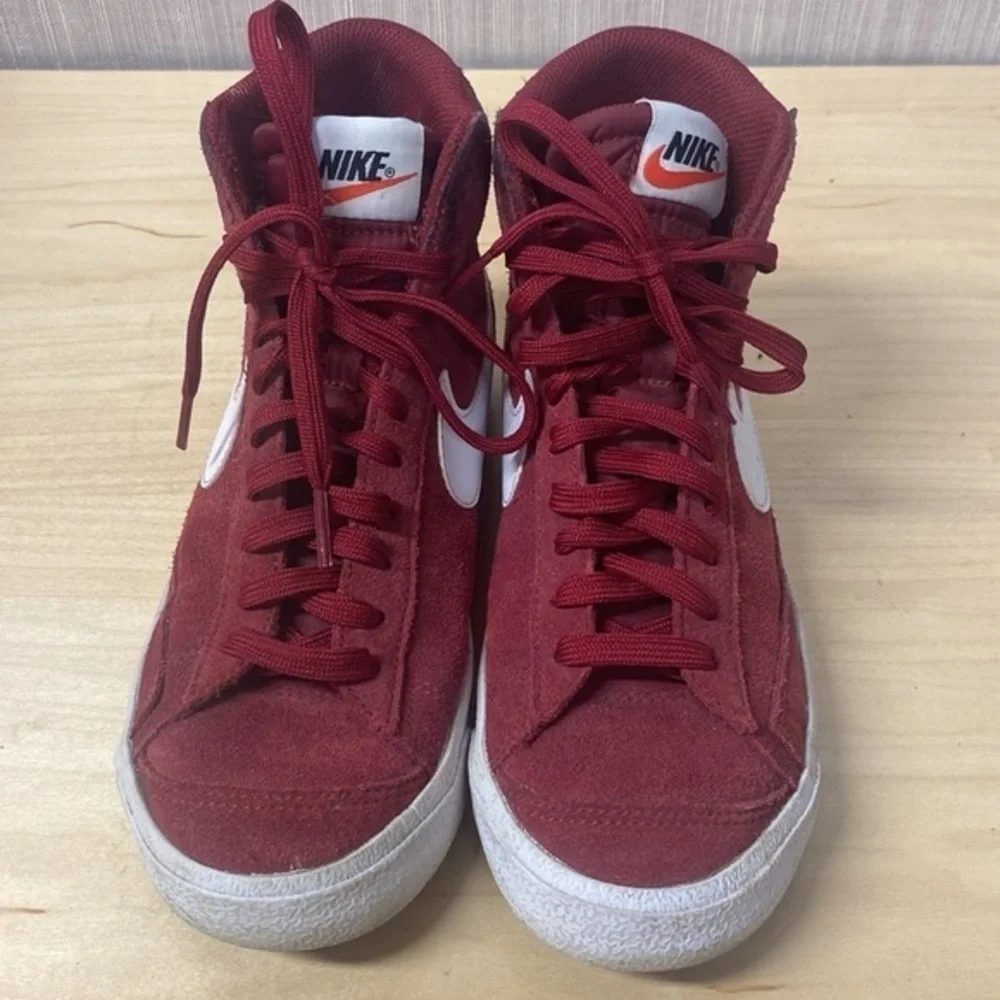 Nike wine Blazer Mid Premium Suede 77’ Red sneakers youth kids‎ size 6
